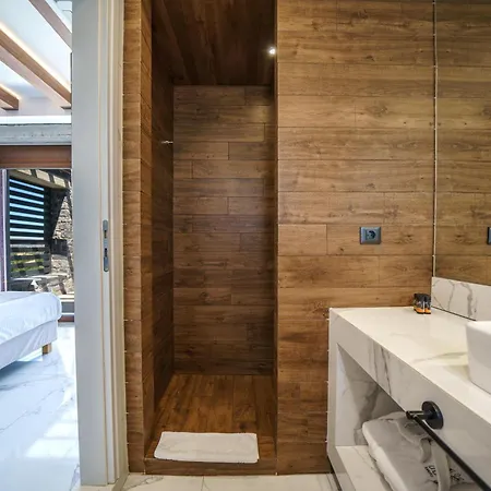 Eloa Luxury - Luxe Getaway By Etouri *