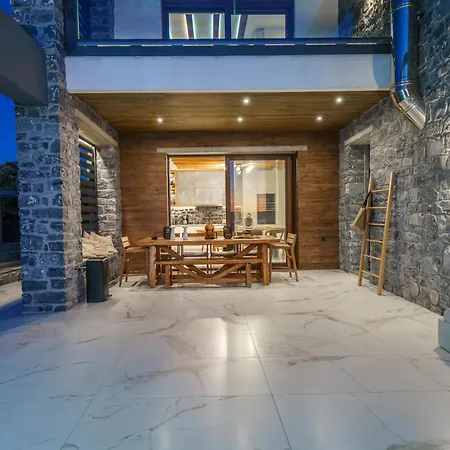Eloa Luxury - Luxe Getaway By Etouri Villa *